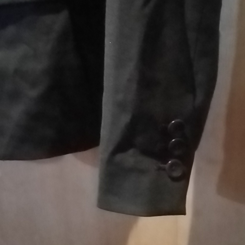 Women's multi functional pocket black blazer from Gap- size 0 (stretch). - Picture 5 of 6